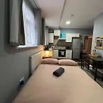 Central London - Ground Floor 2 Bedrooms Apartment