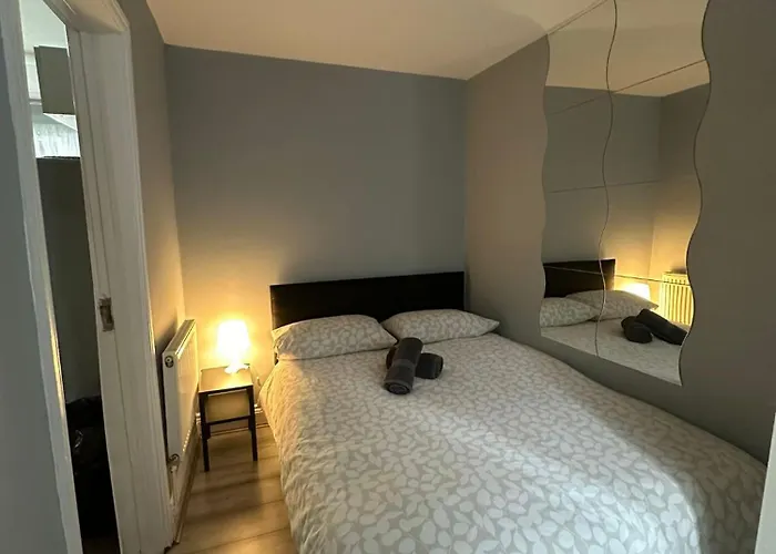 Central London - Ground Floor 2 Bedrooms Apartment